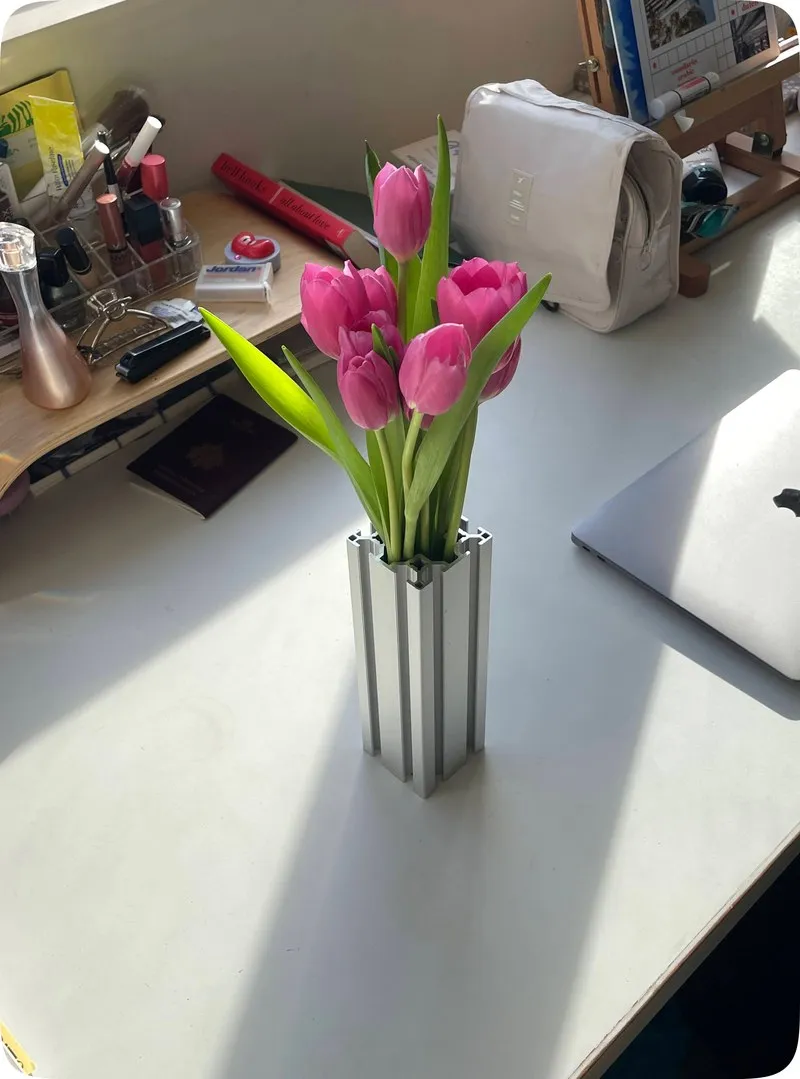 Type 660 vase with pink tulips on a desk