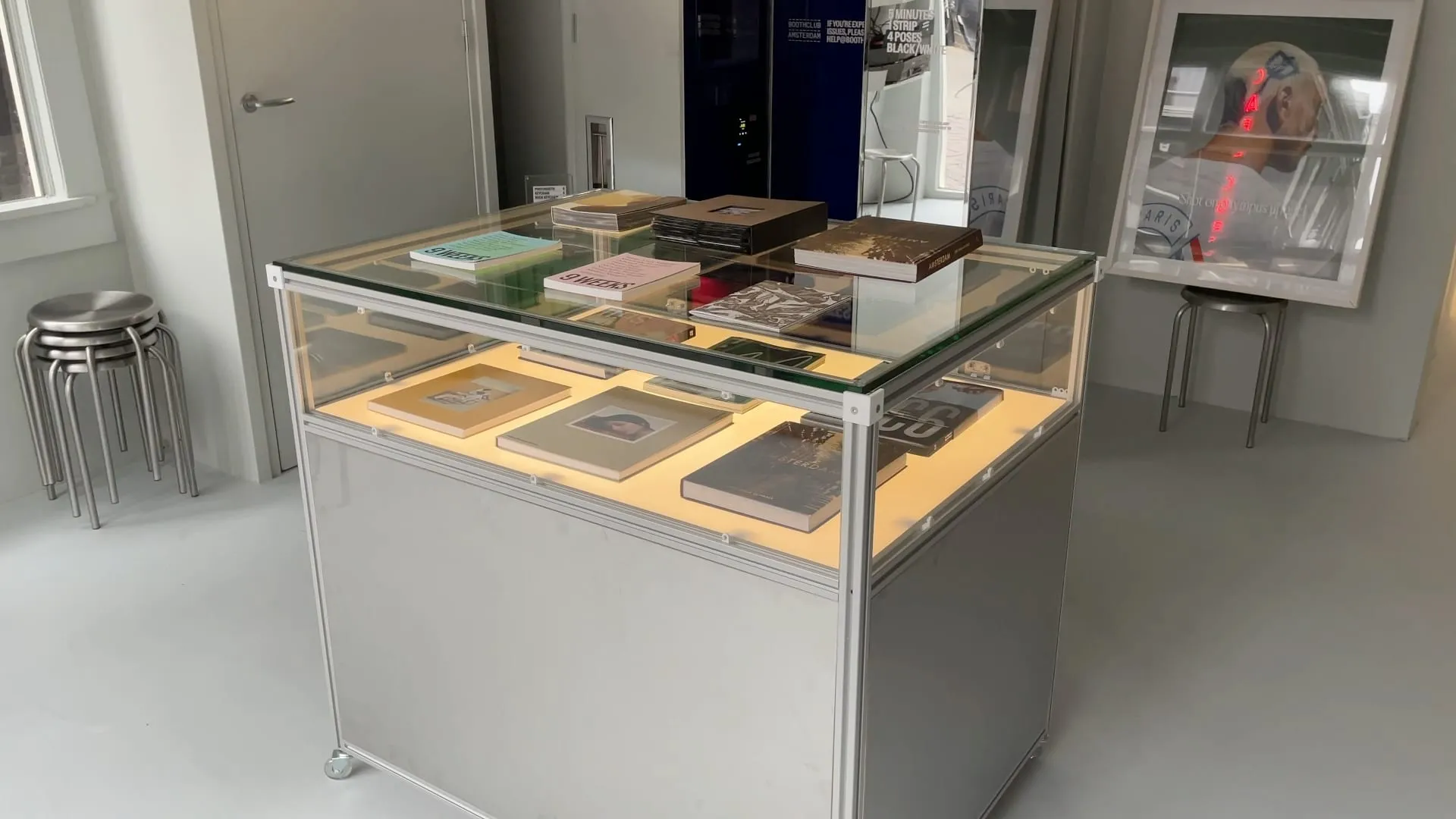 Rolling vitrine with aluminium frame, glass top and backlit milk glass, Analogue store Zeedijk